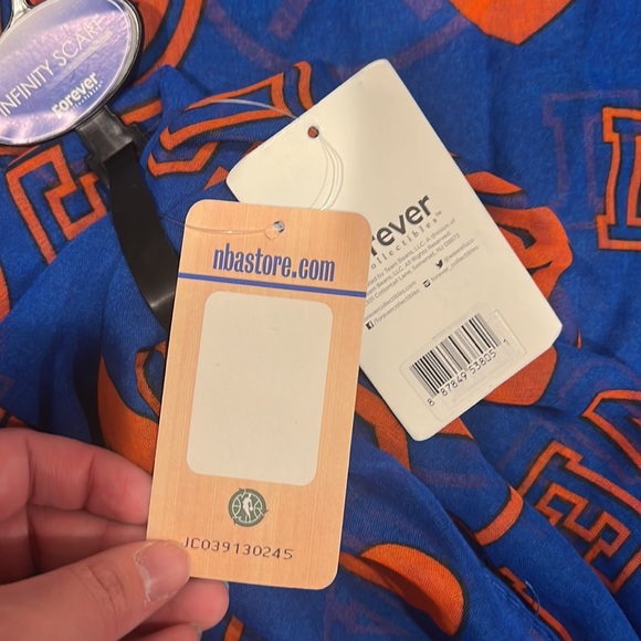 NWT New York Knicks NYK Infinity Scarf - Picture 3 of 5